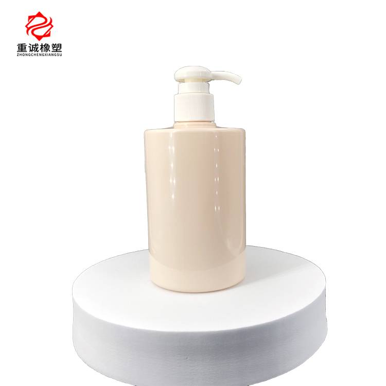 Бутылка продукта личной гигиены